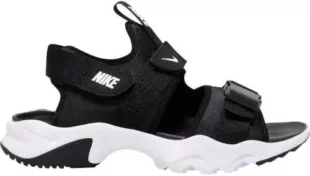 Черно-бели спортни сандали Nike за жени, подходящи за полето